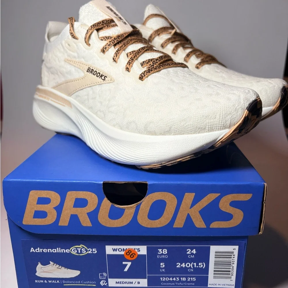 Brand New In Box Brooks Adrenaline GTS 25 Womens Size 7 Cream and Tan Accents - Picture 13 of 15